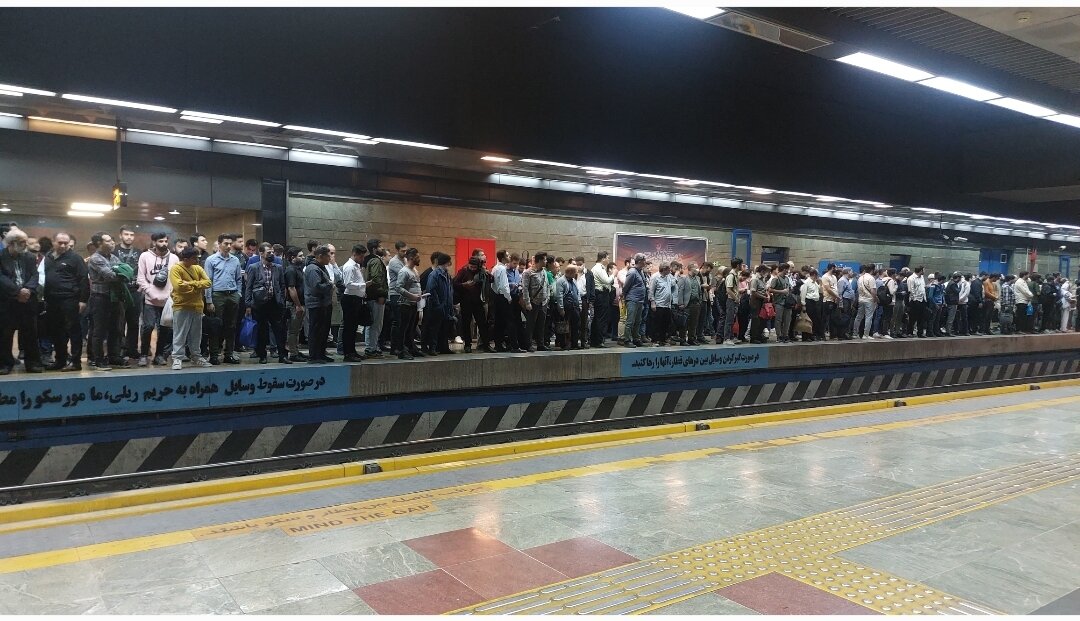 تداوم رد پای داماد زاکانی در شهرداری/ تاخیر در تحویل واگنهای متروی تهران از مقصد پکن؛ بالاخره قرار است تهرانیها امواتشان را کجا دفن کنند؟