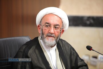 انتقادات تند یک استاد حوزه؛ عناصر تندرو که شهید نصرالله را شهید تعلل مینامند منافقین نسل سوم هستند / در 1400 به عشق یک نامزد، شهید رئیسی را تخریب کردند