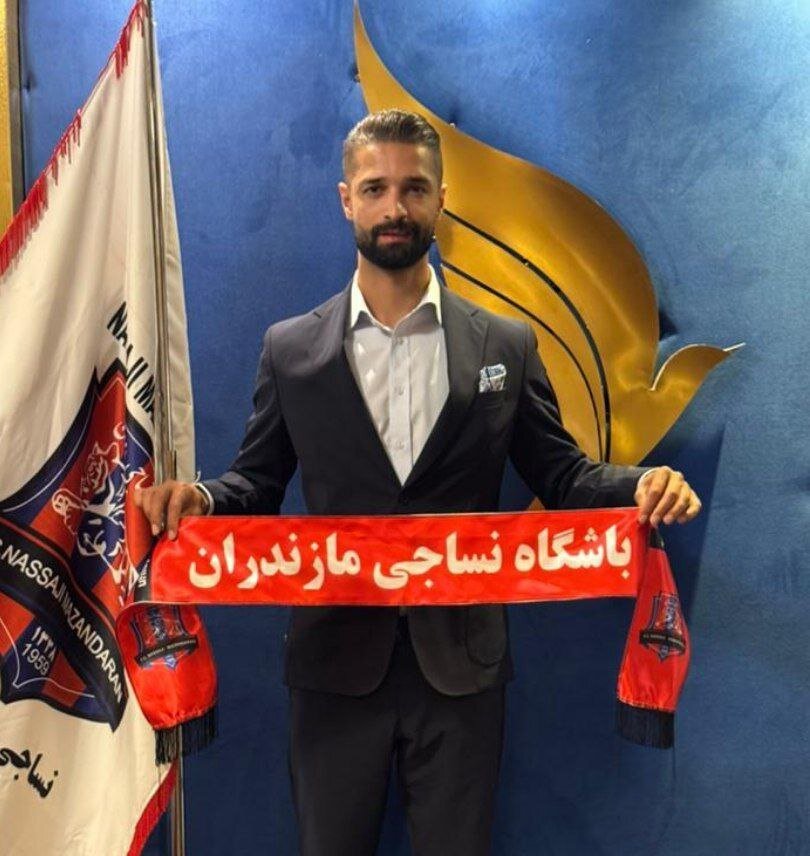 بمب ترکید / مدافع استقلال قرمزپوش شد 2