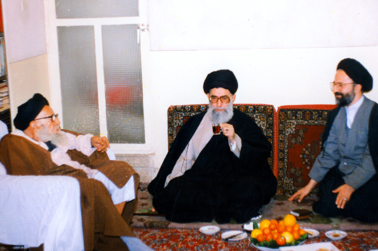 تصاویری تاریخی از دیدار رهبر انقلاب با فقیه عارف و استاد اخلاق حوزه