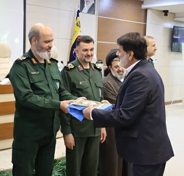 مدیران رده های موفق تر و دارای برترین عملکرد سپاه و بسیج استان سمنان در سال ۱۴۰۳ معرفی و تکریم شدند مدیران رده های موفق تر و دارای برترین عملکرد سپاه و بسیج استان سمنان در سال ۱۴۰۳ معرفی و تکریم شدند