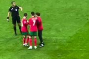 ببینید | واکنش جالب کریستیانو رونالدو با جیمی جامپ در بازی شب گذشته لهستان - پرتغال