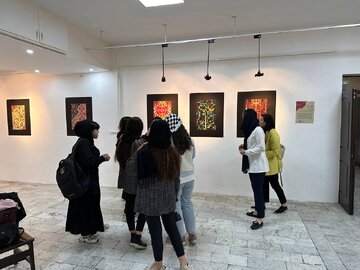 نمایشگاه انفرادی طراحی نقوش ایرانی در ارومیه برگزار شد