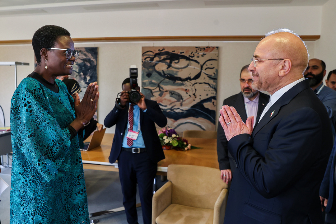 تصویری از سلام و احوالپرسی قالیباف با رئیس خانم اتحادیه بینالمجالس جهانی