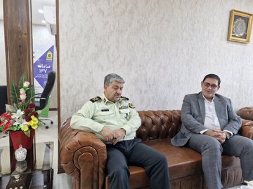 تعامل نیروهای انتظامی با منابع طبیعی نقش مهمی در حفاظت از عرصه های منابع طبیعی دارد تعامل نیروهای انتظامی با منابع طبیعی نقش مهمی در حفاظت از عرصه های منابع طبیعی دارد