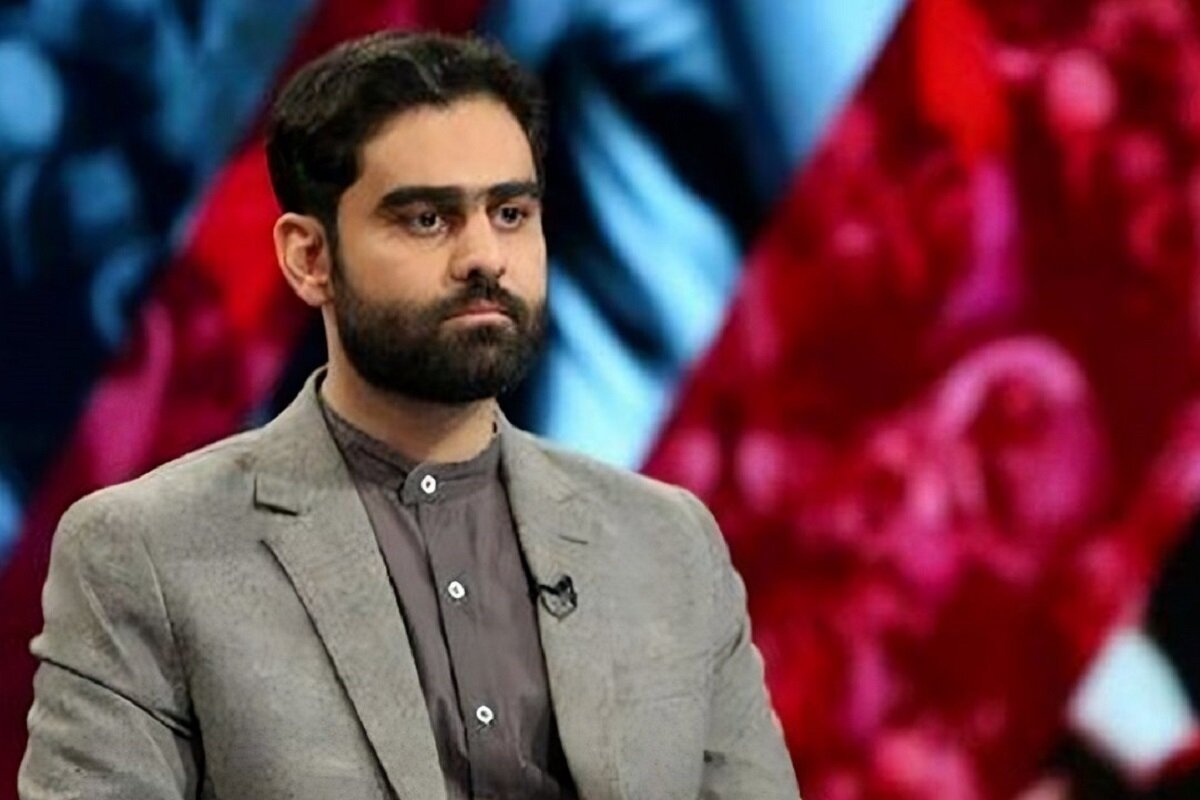 انگلیسی صحبت کردن امیرحسین ثابتی مثل وزیر نفت احمدی نژاد تا مدتها مایه تمسخر میشد؟ /در نقد کردن مثل جلیلی و دیگر تندروها نباشیم