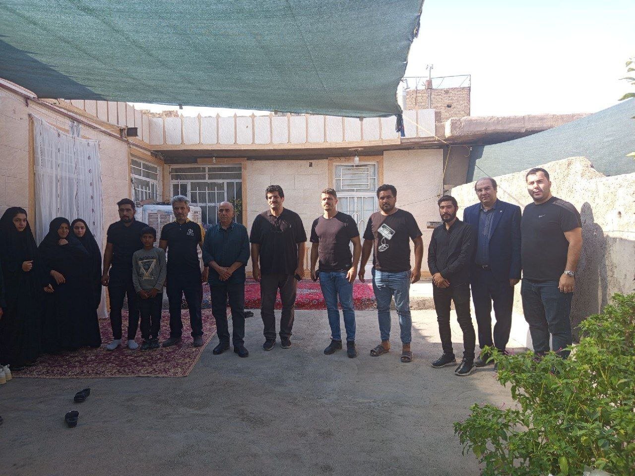 عکس | وریا غفوری همراه رسول خادم در مناطق زلزلهزده