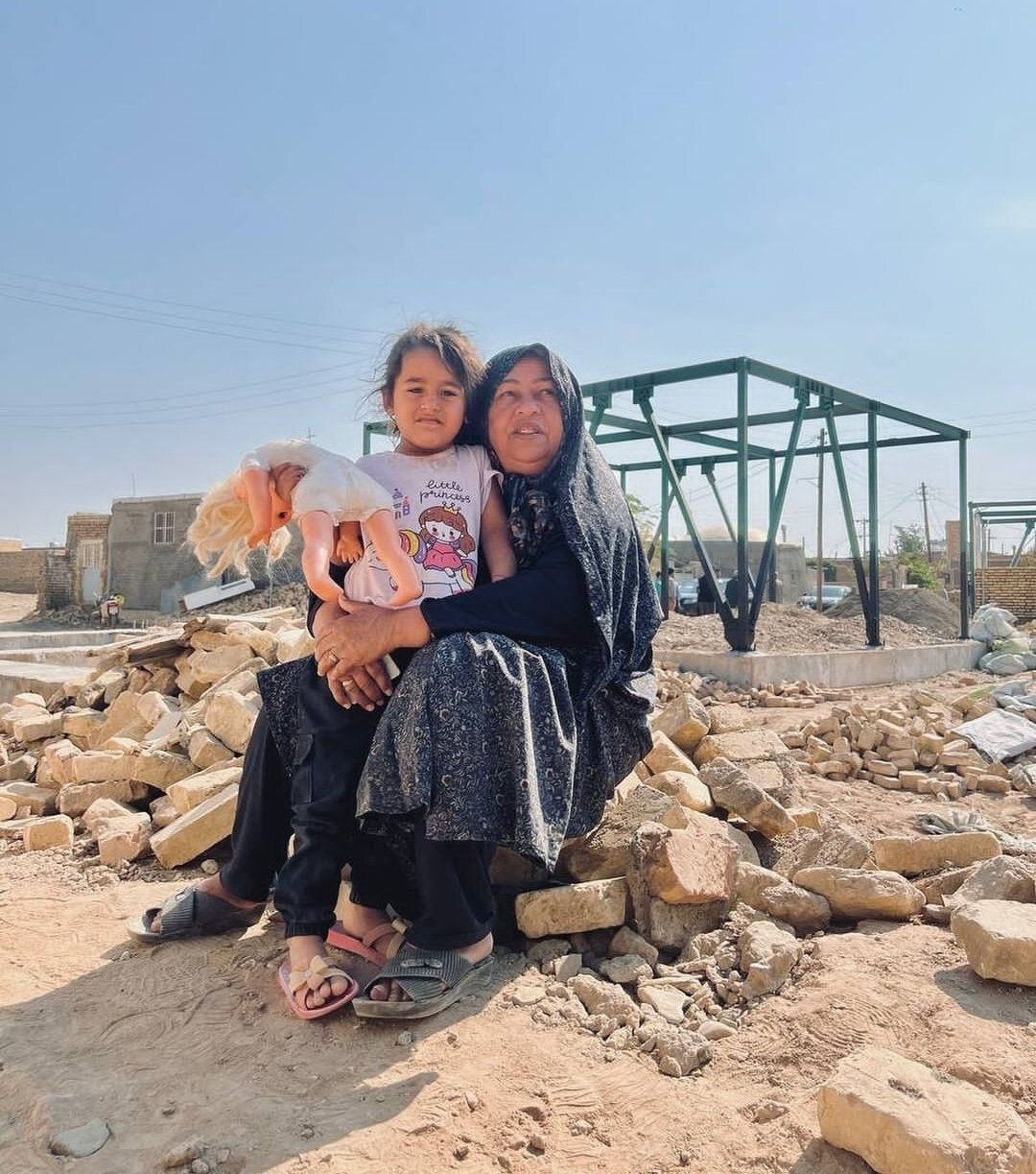 عکس | رسول خادم و تصویری غمانگیز از زلزله