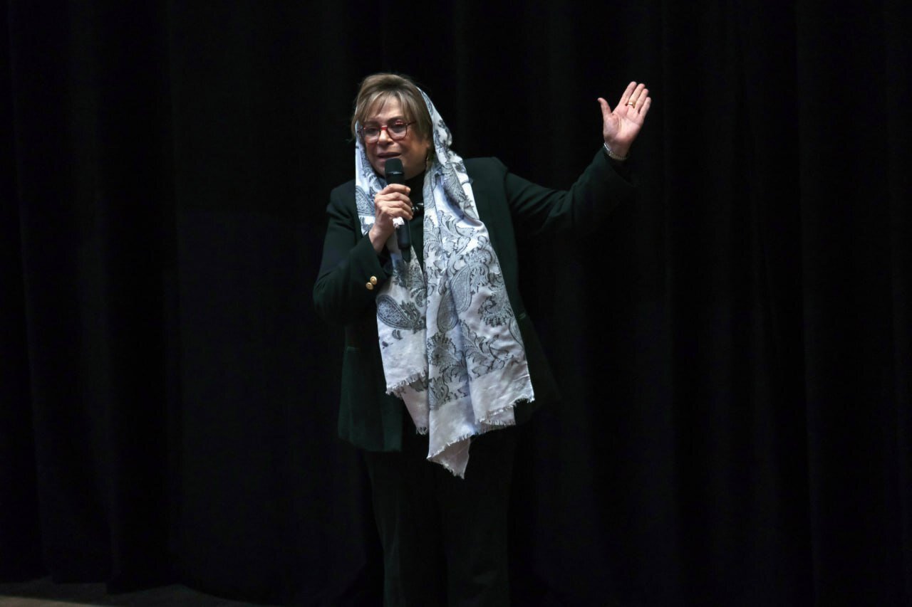 شب پرستاره به احترام برومند؛ هنرمندان از احترام و بزرگمنشی این بانوی هنرمند سخن گفتند