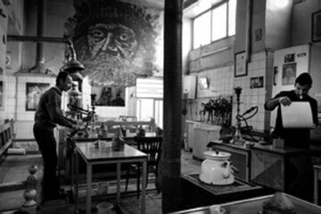 اولین قهوهخانه تهران چهزمانی تاسیس شد؟ / از قهوهخونه «قنبر» تا قهوهخونه جیببرها اولین قهوهخانه تهران چهزمانی تاسیس شد؟ / از قهوهخونه «قنبر» تا قهوهخونه جیببرها