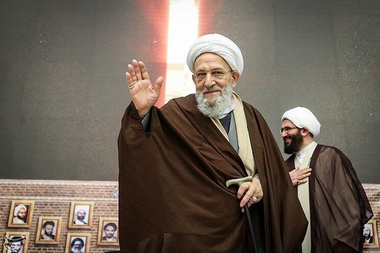 از نامه‌های عاشقانه آیت‌الله مهدوی کنی تا خاطرات زندان/ روایت یک زندگی اخلاق‌محور در عرصه علم و سیاست / برخی مطالب به دلیل مصالح انقلاب مطرح نشده