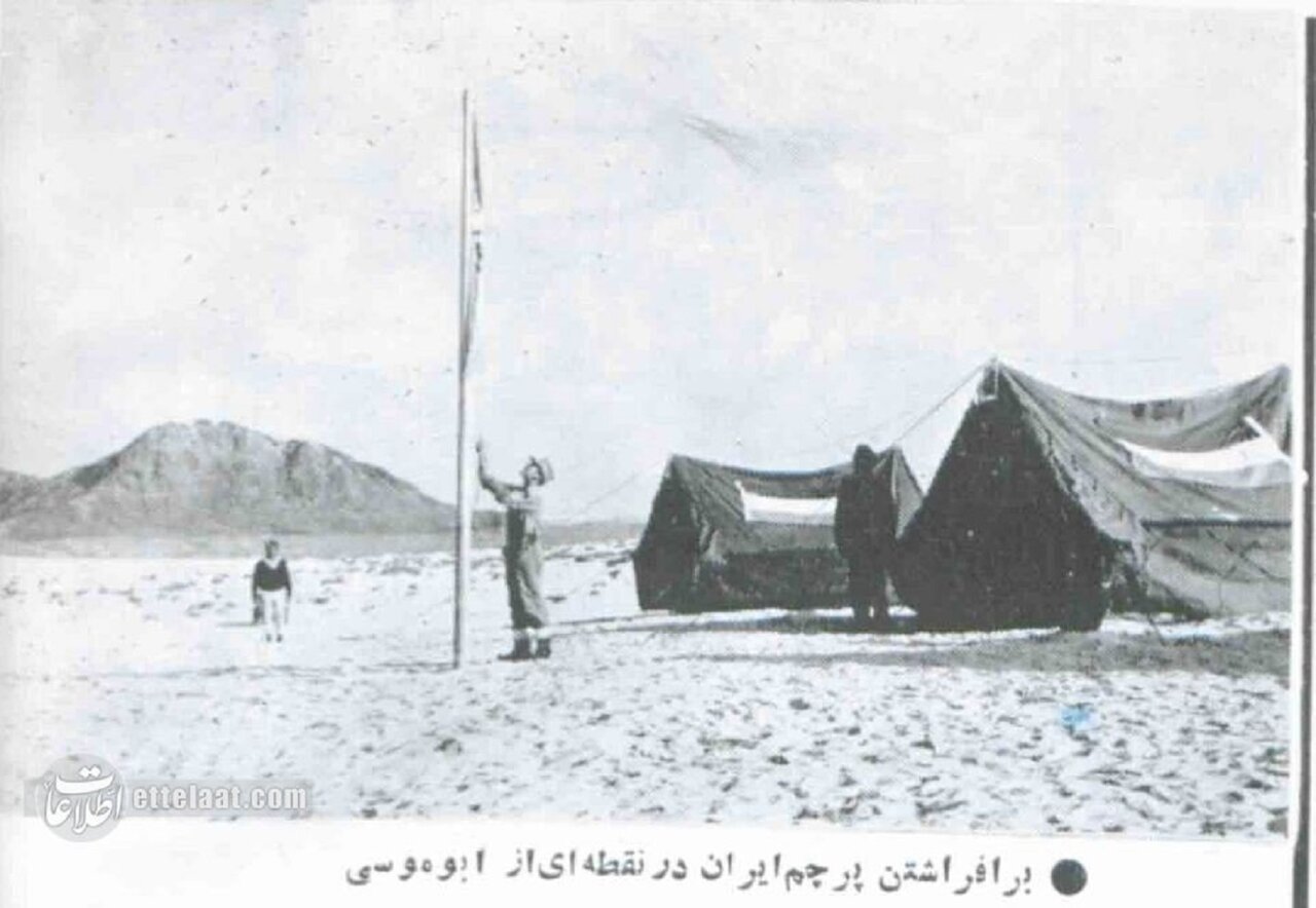 در خاطرات علم آمده است که شاه دستور داد سفیر انگلیس را احضار کرده و از وضعیت جزایر سوال کند.