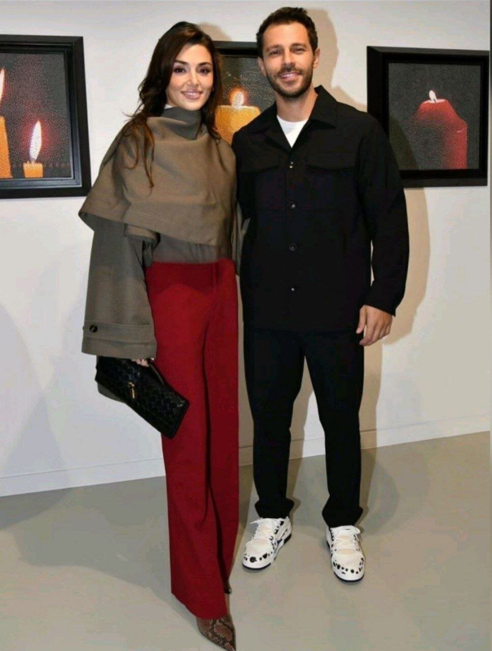 عاشقانهای از هانده ارچل و نامزدش در یک نمایشگاه هنری/ عکس