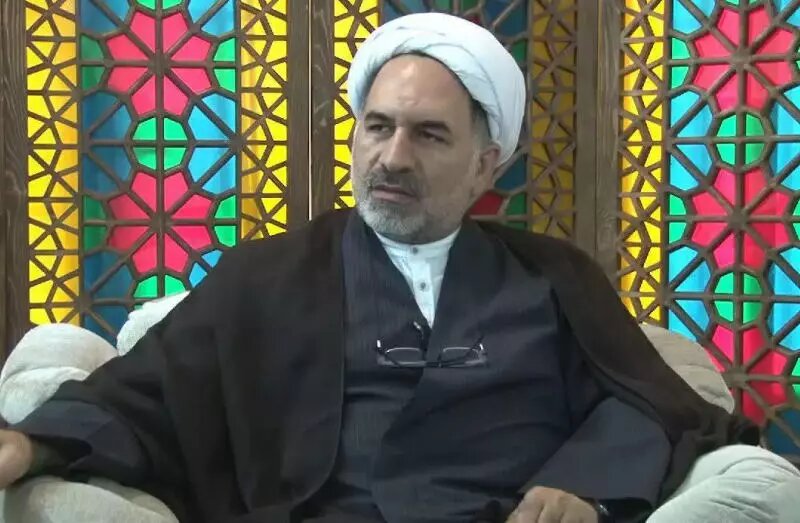 چرا مردم از روحانیت فاصله گرفته اند؟/ وقتی دین وارد سیاسیکاری میشود