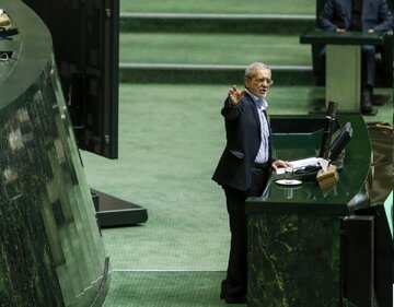 پزشکیان در جایگاه دفاع از بودجه 1404/ آغاز سخنرانی رییس جمهور پزشکیان در جایگاه دفاع از بودجه 1404/ آغاز سخنرانی رییس جمهور