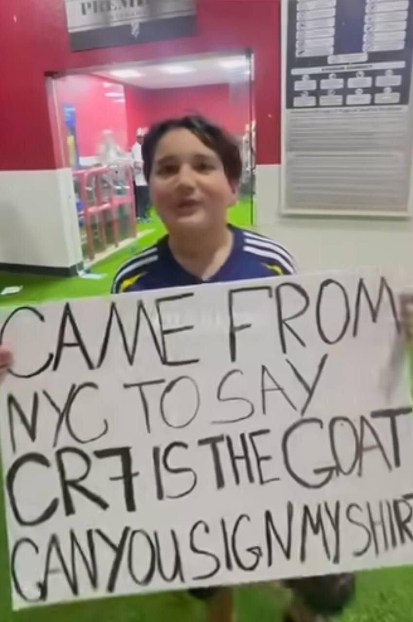 عکس | تماشاگر ویژه بازی استقلال؛ سفر از نیویورک تا دبی!