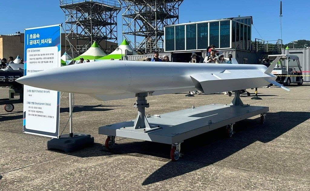 رونمایی از یک موشک پنهانکار جدید / عکس