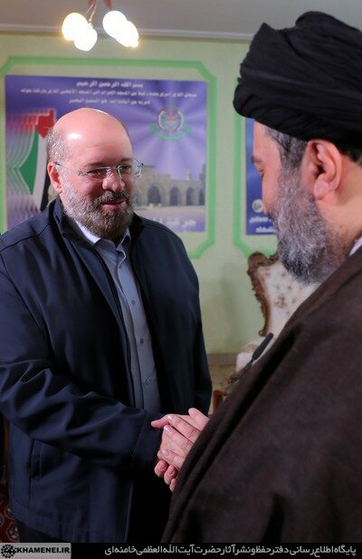 گزارش تصویری از حضور پسران رهبر انقلاب در دفتر حماس در تهران/ دیدار سید مصطفی، سید مجتبی، سید میثم و سید مسعود خامنهای با خالد قدومی