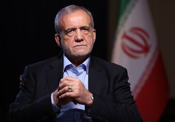 تصاویری از ورود پزشکیان به مراسم چهلم شهید نصرالله و سردار نیلفروشان تصاویری از ورود پزشکیان به مراسم چهلم شهید نصرالله و سردار نیلفروشان