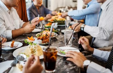 تشخیص ابتلا به سرطان هنگام غذا خوردن تشخیص ابتلا به سرطان هنگام غذا خوردن