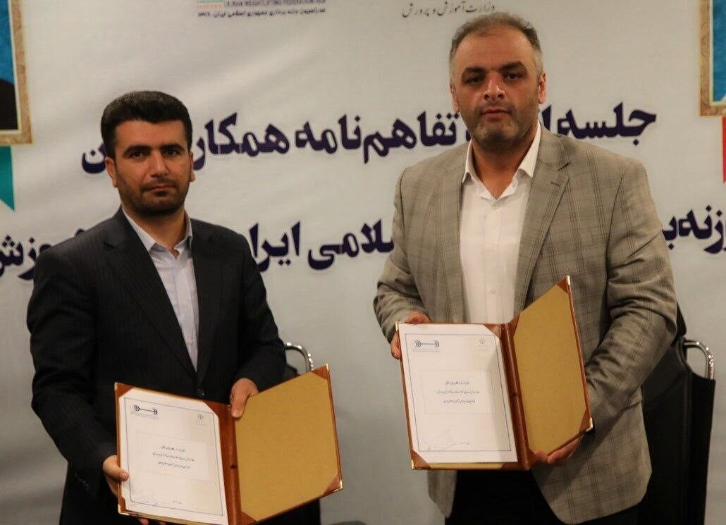 عکس| امضای تفاهم نامه بین فدراسیون وزنه برداری و وزارت آموزش و پرورش/ بازگشت پولادسرد به المپیاد دانشآموزی