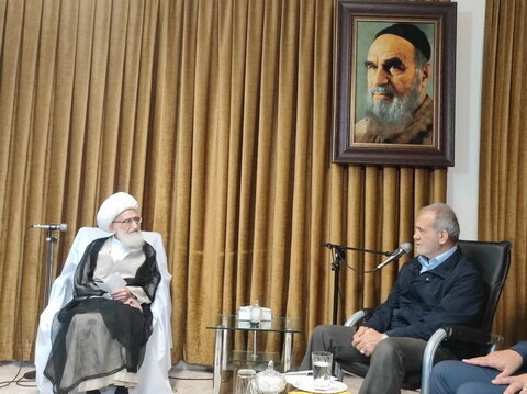 هشدارهای جدی آیت الله جوادی آملی به پزشکیان درباره گسترش فقر، اختلاس، حقوق های نجومی و گرانی /رئیس جمهور: باید با مهربانی و خوشرویی با مردم رفتار کنیم