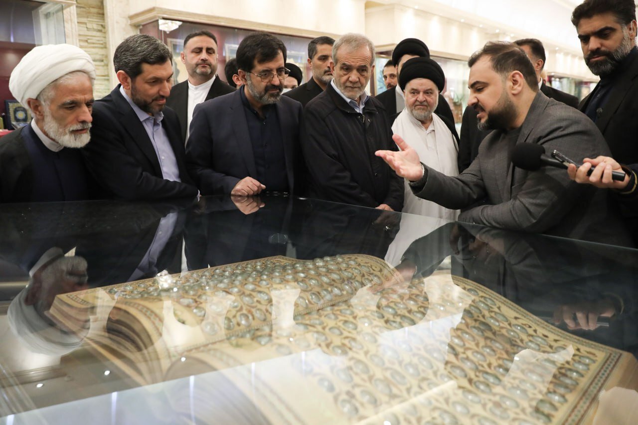 تصاویری از بازدید مسعود پزشکیان از موزه آیتالله العظمی سیستانی