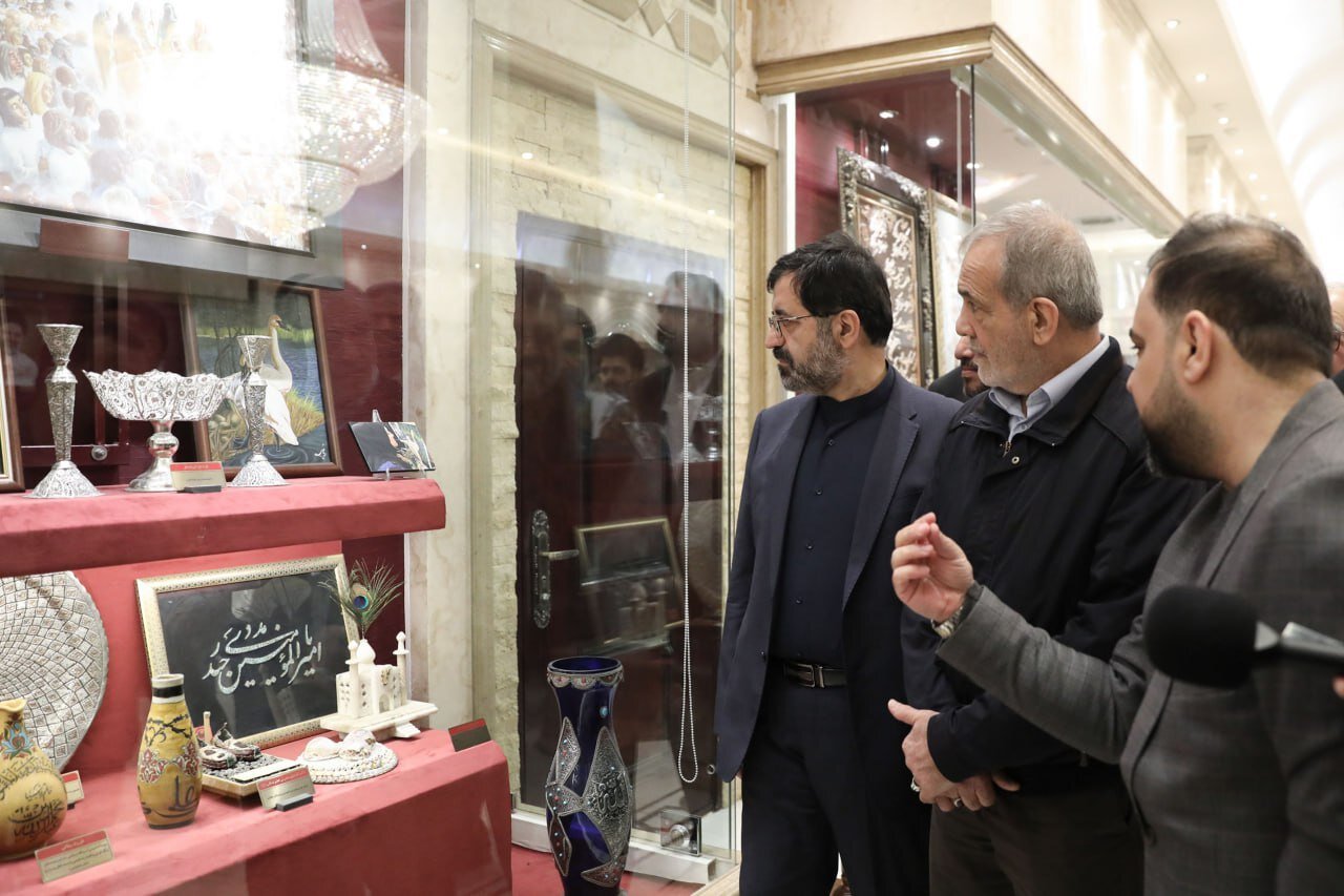 تصاویری از بازدید مسعود پزشکیان از موزه آیتالله العظمی سیستانی