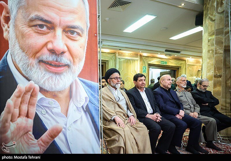 عکسی از زینب سلیمانی در مراسم گرامیداشت پدر همسرش /قالیباف همنشین مخبر شد