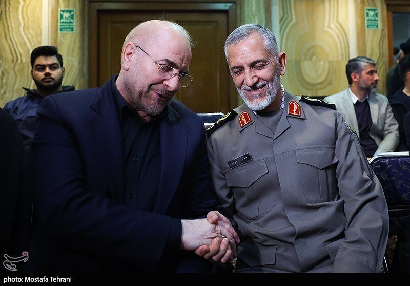 عکسی از زینب سلیمانی در مراسم گرامیداشت پدر همسرش /قالیباف همنشین مخبر شد