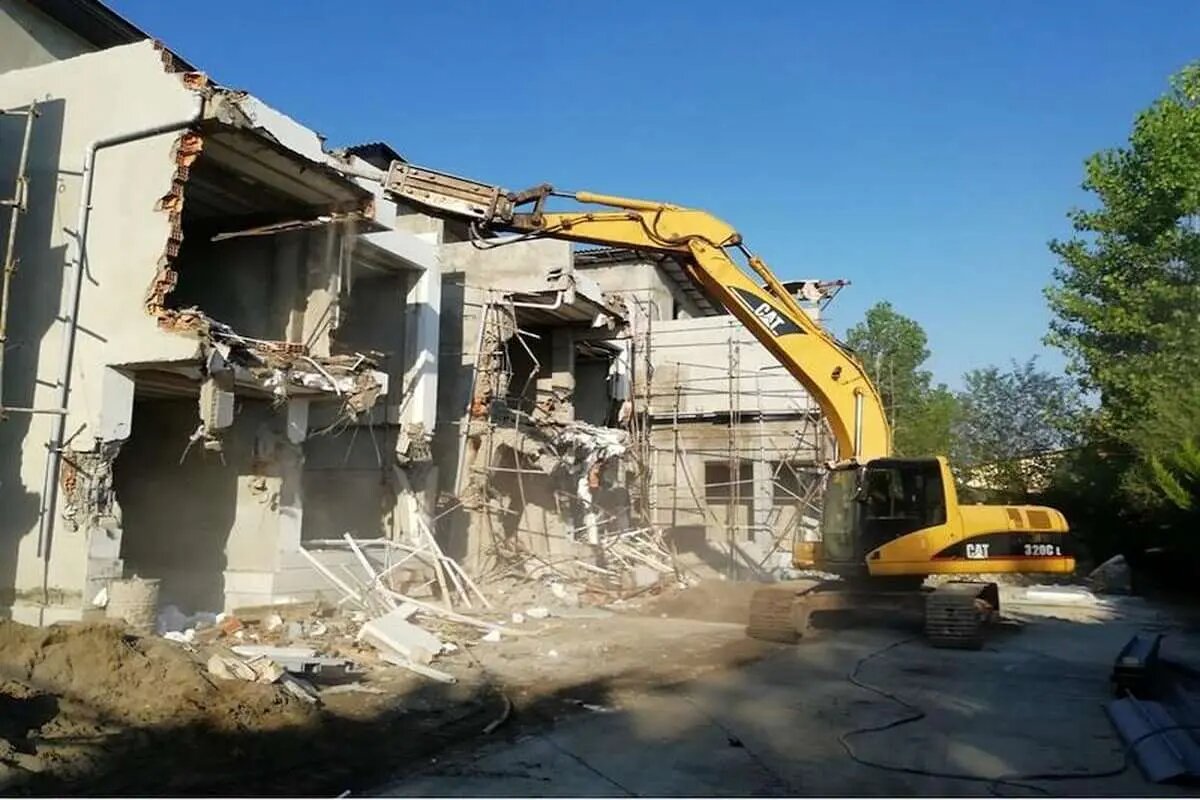 اعتراض حسن شماعیزاده به  تخریب خانه ۱۶۸۸ متری خود در تهران