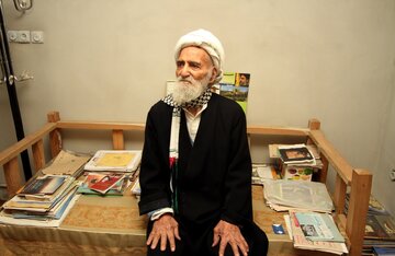 نخستین داوطلب ایرانی سفر به کره ماه یک روحانی سرشناس بود نخستین داوطلب ایرانی سفر به کره ماه یک روحانی سرشناس بود