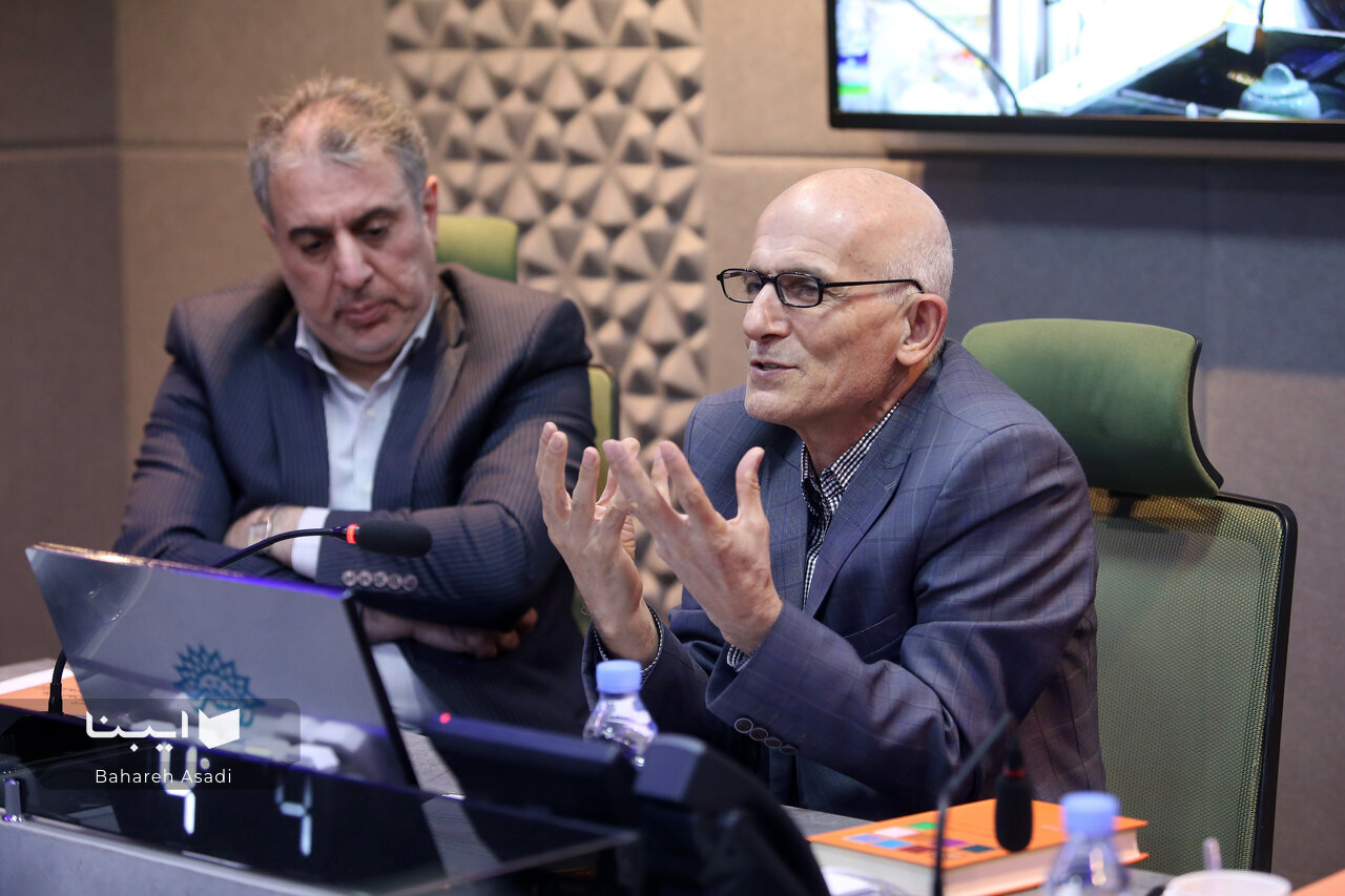 شیوههای تحقیق ما، عادتوارههای علمی ما همگی مذکر و درنتیجه نیمهانسانیاند