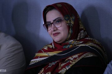 کنایه مینو خالقی به پیگیری نمایندگان اصفهان برای ابلاغ قانون حجاب؛ شهر در خطر ریزش است! + تصویر