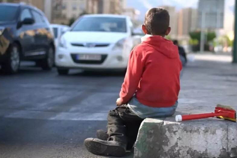 کافیست، حکم زاکانی دیگر تمدید نشود/ مگر با حرف زدن فقر مدیریت میشود؟/ آیا از تعداد کودکان کار سر چهارراهها کم شده است؟