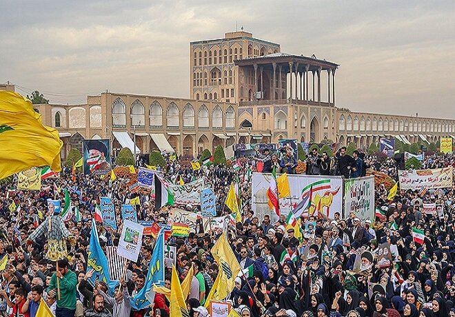 ۱۳ آبان به روایت «نصف جهان»/ عزم و غیرت کودکانه در دفاع از کودکان غزه