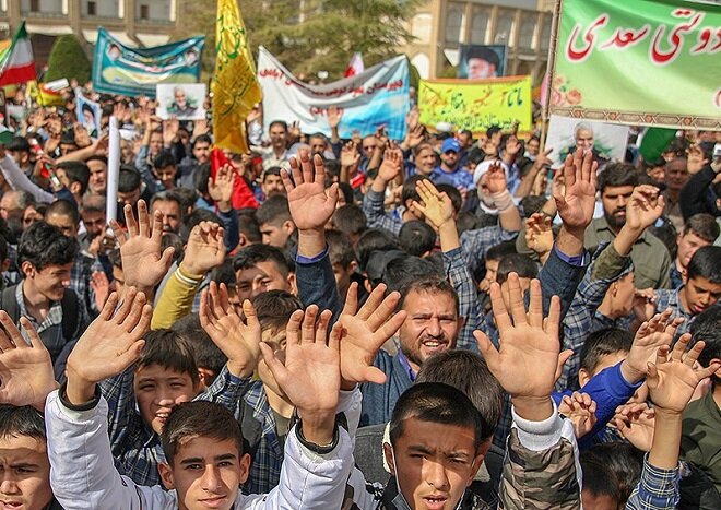 ۱۳ آبان به روایت «نصف جهان»/ عزم و غیرت کودکانه در دفاع از کودکان غزه