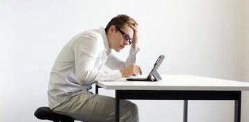 زیاد نشستن روی مبل و صندلی به این عضو حیاتی بدن آسیب میزند زیاد نشستن روی مبل و صندلی به این عضو حیاتی بدن آسیب میزند