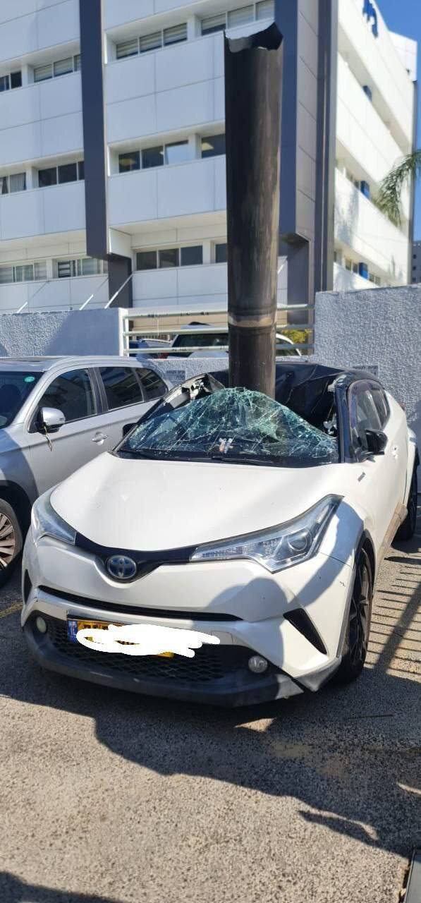 تصاویر | فرود بوستر موشک به داخل یک خودرو در فرودگاه بنگوریون