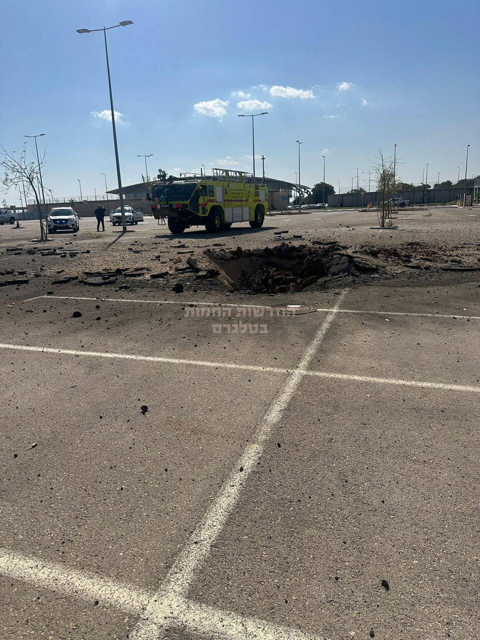 تصاویر | فرود بوستر موشک به داخل یک خودرو در فرودگاه بنگوریون