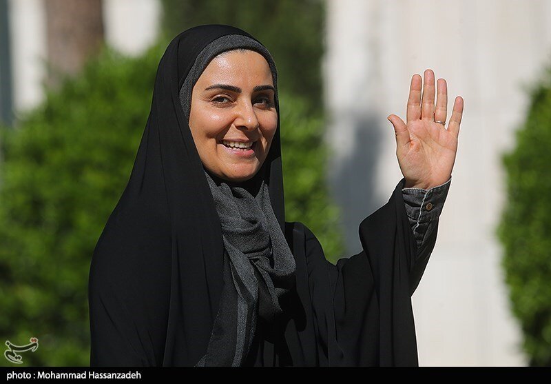 آقای وزیر در حیاط دولت شکار دوربینها شد + عکس