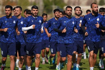 حضور 6 بازیکن جدید در تمرین استقلال حضور 6 بازیکن جدید در تمرین استقلال