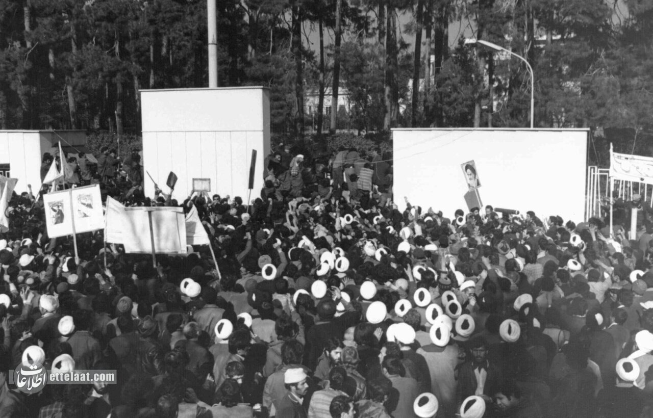 افغانستانیها از دیوار کدام سفارت در تهران بالا رفتند!/ عکس