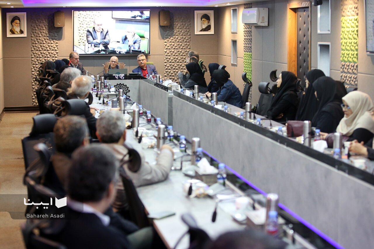 نعمتالله فاضلی: در دنیای بازار و پول درآوردن فلسفه به چه درد میخورد