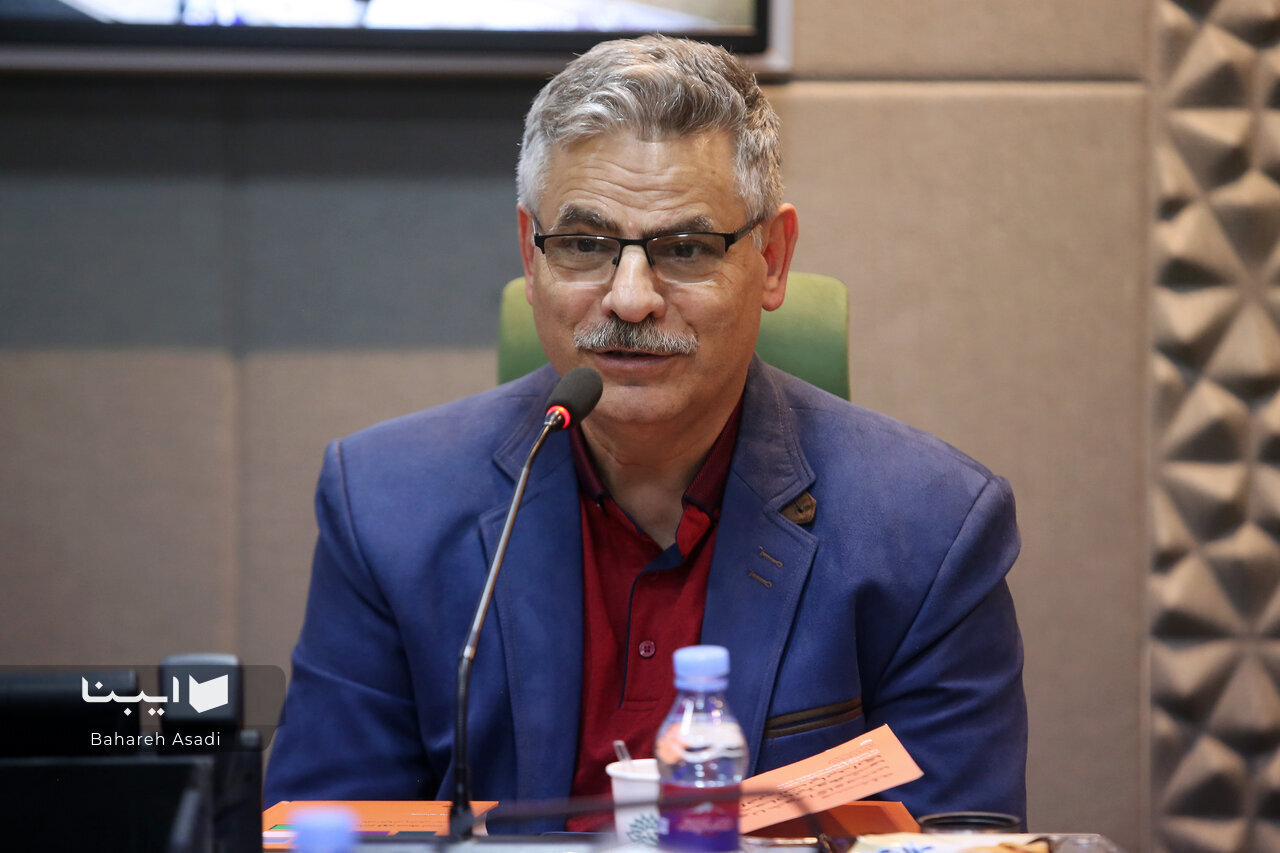 نعمتالله فاضلی: در دنیای بازار و پول درآوردن فلسفه به چه درد میخورد