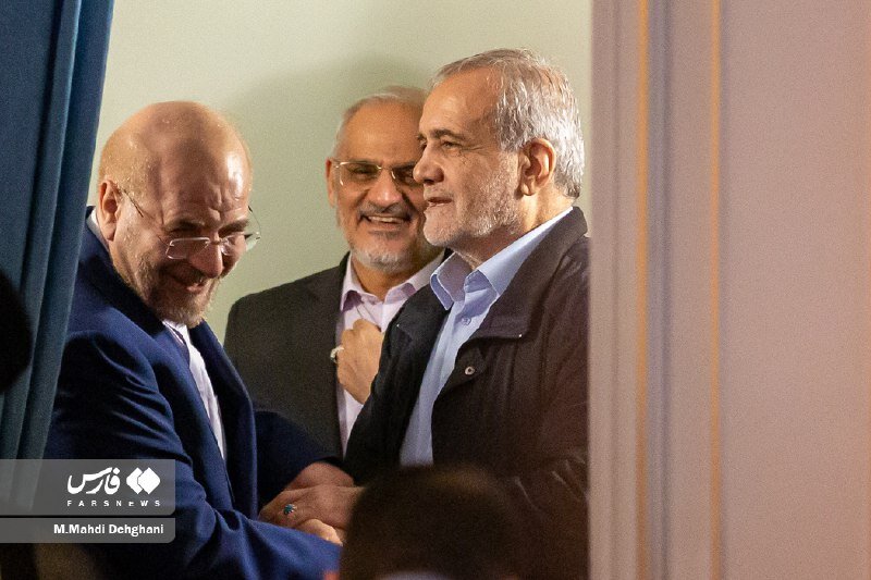 خندههای پزشکیان و قالیباف پیش از ورود به مراسم بزرگداشت شیخ حسین انصاریان