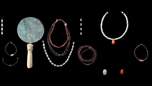 مقبرهای با کوهی از جواهرات چندین نسل یک خانواده کشف شد!