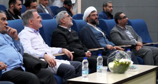 تصاویری از سردار قاآنی با لباس غیرنظامی در بیمارستان بقیةالله/ فرمانده نیروی قدس سپاه از پرستاران تقدیر کرد