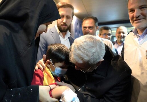 تصاویری از سردار قاآنی با لباس غیرنظامی در بیمارستان بقیةالله/ فرمانده نیروی قدس سپاه از پرستاران تقدیر کرد