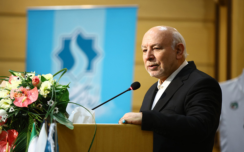 سرطان هرگز تمام نمیشود و ما باید به نیازهای افراد مبتلا به سرطان توجه ویژه داشته باشیم/ دو پیراهن و کفش علی دایی به مبلغ ۴۰ میلیارد ریال فروخته شد